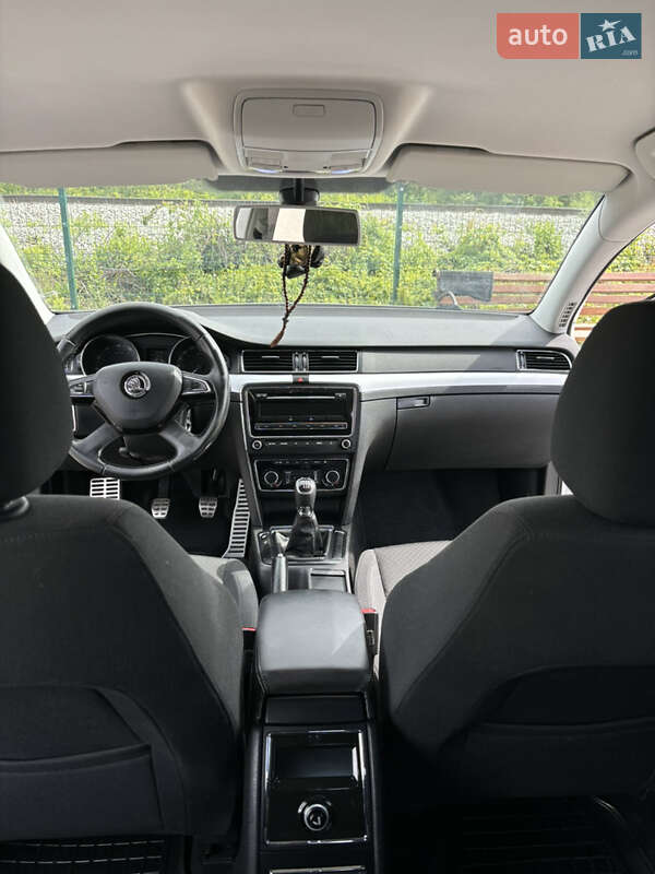 Ліфтбек Skoda Superb 2014 в Виноградові