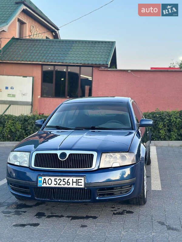 Лифтбек Skoda Superb 2004 в Ужгороде