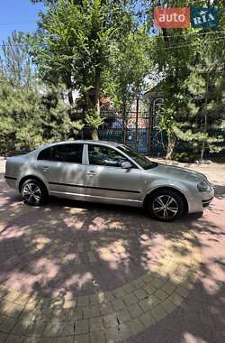 Лифтбек Skoda Superb 2005 в 