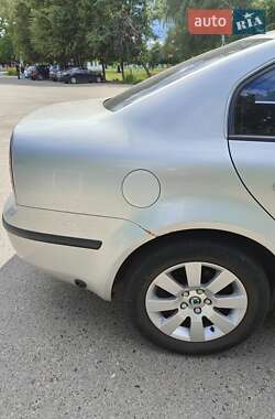 Лифтбек Skoda Superb 2002 в 