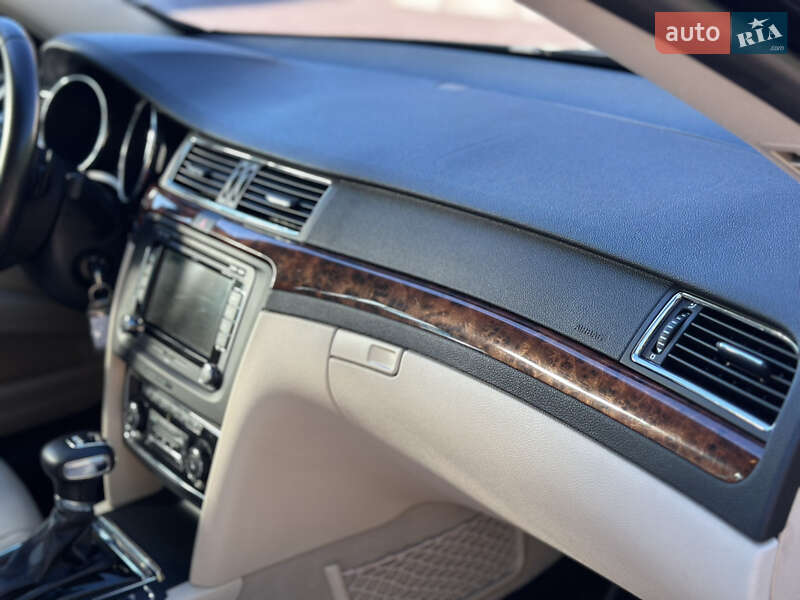 Универсал Skoda Superb 2012 в Ровно