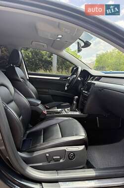 Лифтбек Skoda Superb 2015 в 