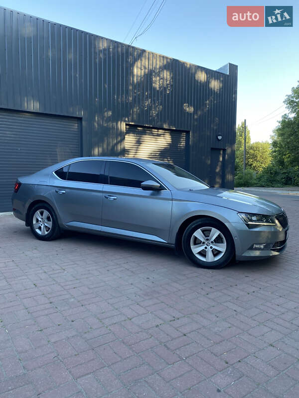 Лифтбек Skoda Superb 2015 в Кропивницком