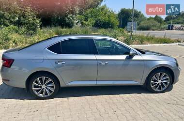 Лифтбек Skoda Superb 2016 в 
