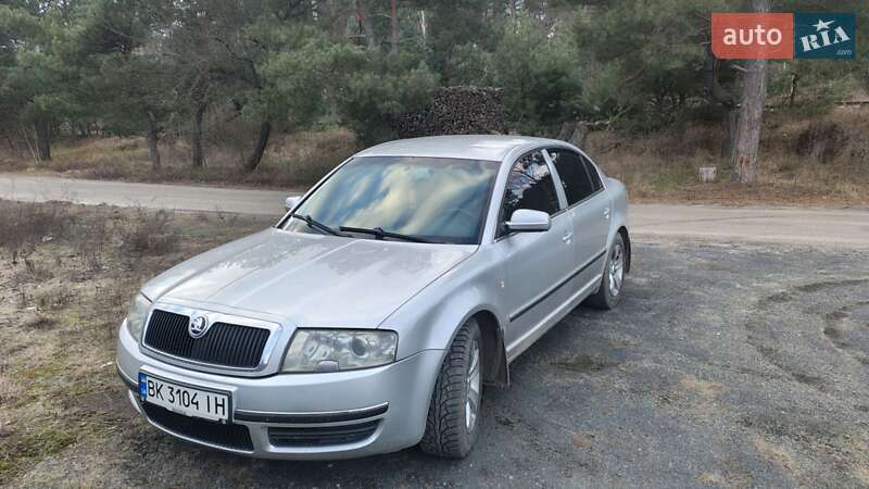 Лифтбек Skoda Superb 2004 в Сарнах