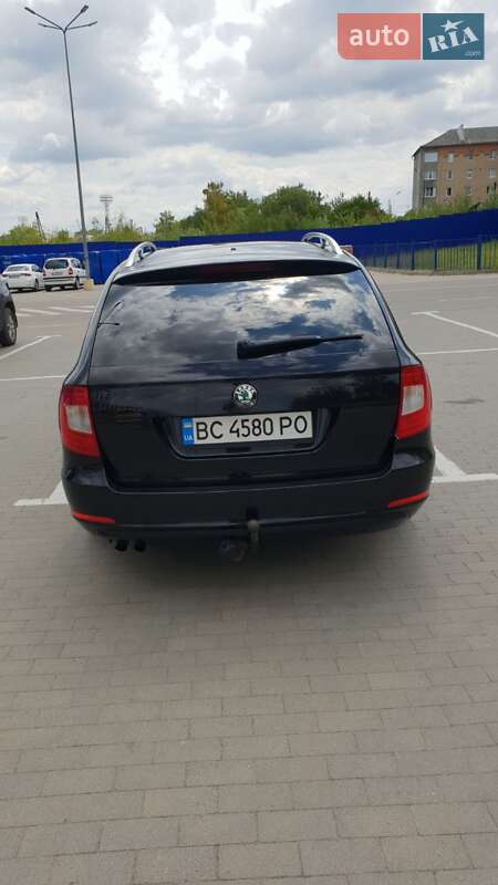 Универсал Skoda Superb 2011 в Долине