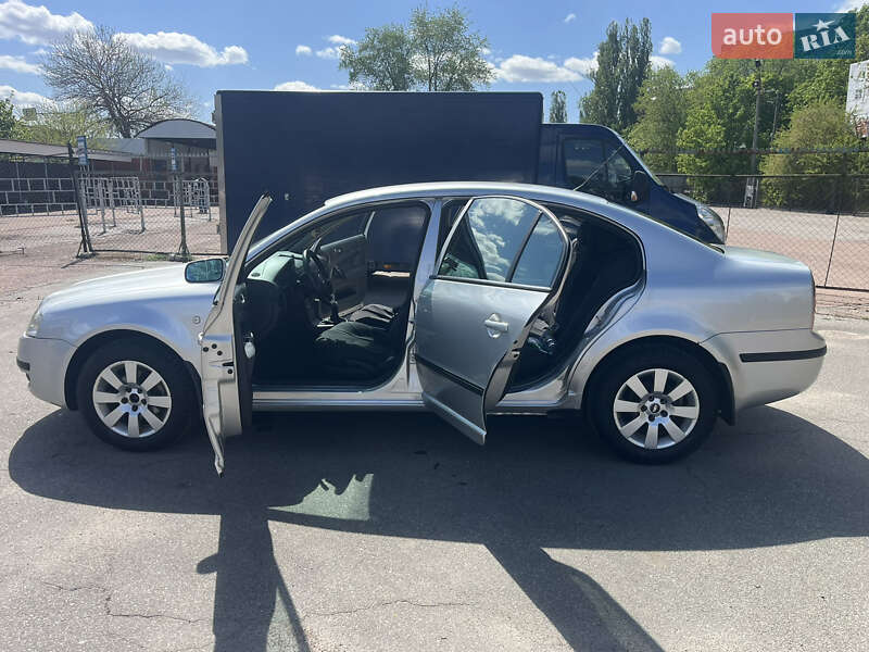 Ліфтбек Skoda Superb 2005 в Прилуках