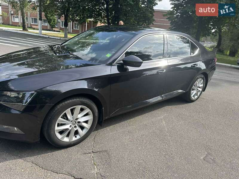 Лифтбек Skoda Superb 2015 в Киеве