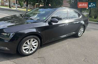 Лифтбек Skoda Superb 2015 в 