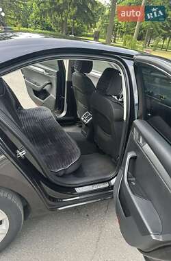 Лифтбек Skoda Superb 2015 в 