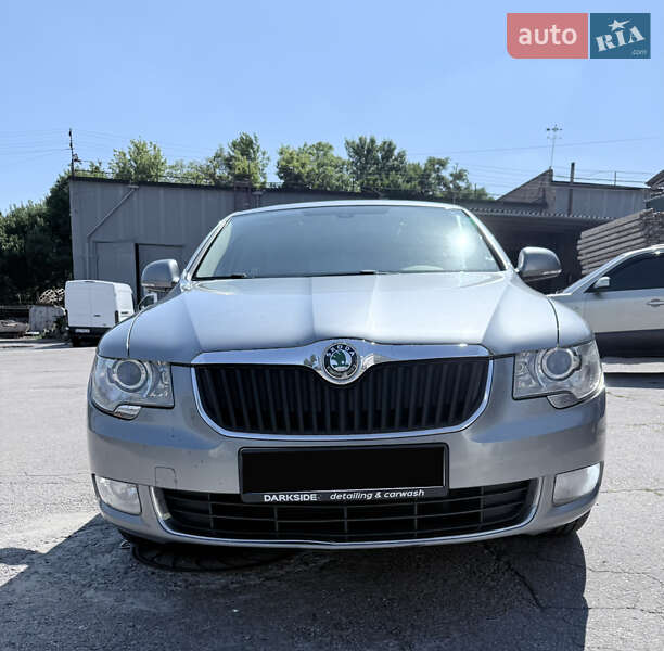 Лифтбек Skoda Superb 2011 в Днепре