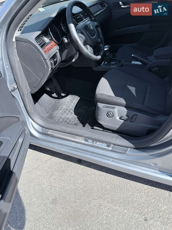 Лифтбек Skoda Superb 2011 в Днепре