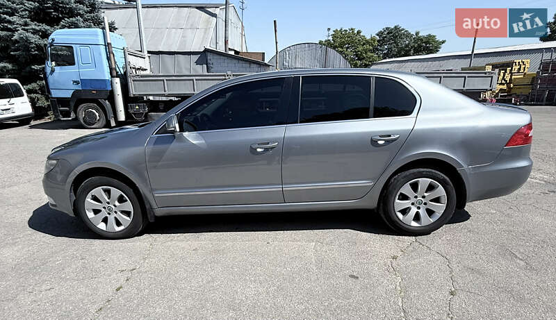 Лифтбек Skoda Superb 2011 в Днепре