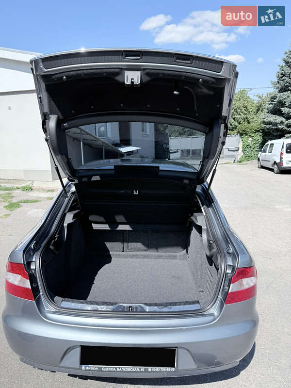 Лифтбек Skoda Superb 2011 в Днепре