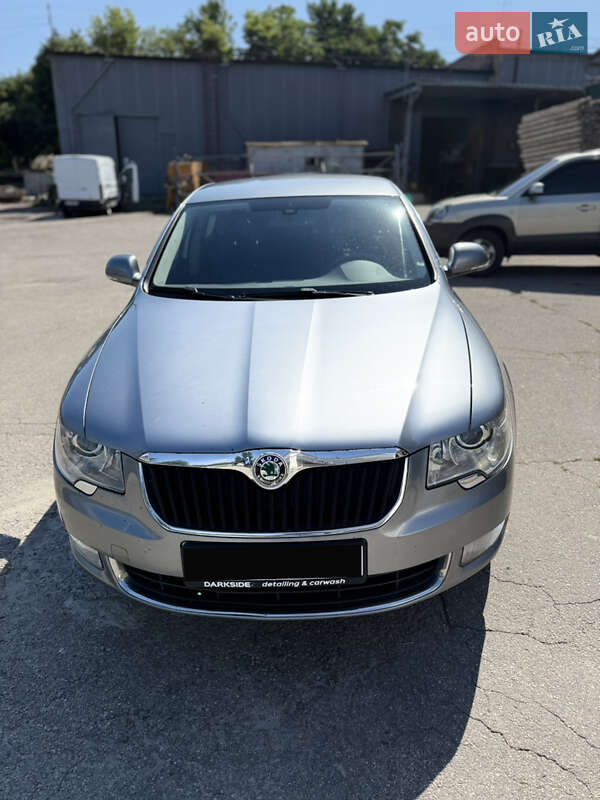 Лифтбек Skoda Superb 2011 в Днепре