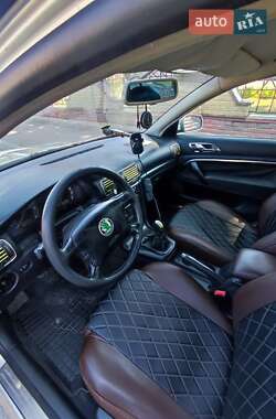 Лифтбек Skoda Superb 2003 в 