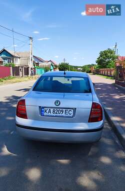Лифтбек Skoda Superb 2003 в 
