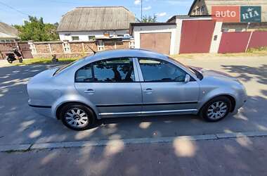 Лифтбек Skoda Superb 2003 в 