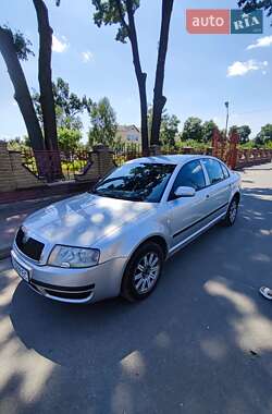 Лифтбек Skoda Superb 2003 в 