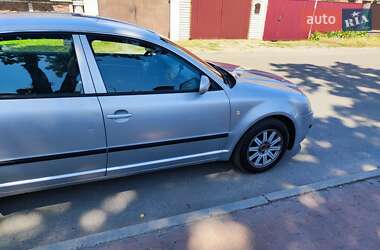 Лифтбек Skoda Superb 2003 в 