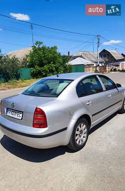Лифтбек Skoda Superb 2003 в 