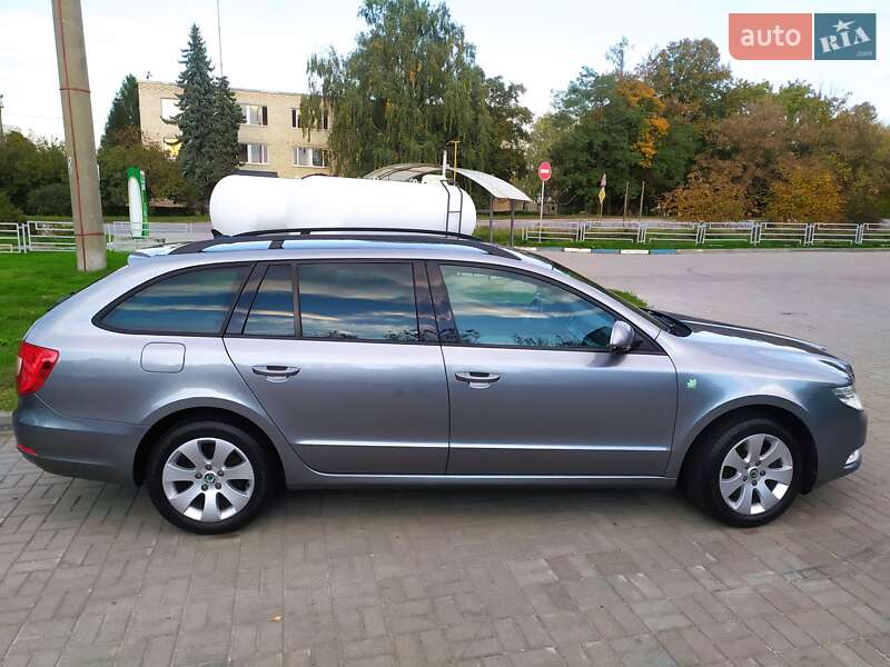 Skoda Superb 2011