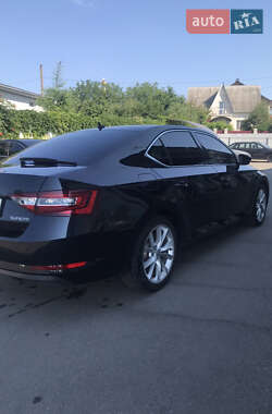 Лифтбек Skoda Superb 2015 в 