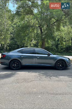 Лифтбек Skoda Superb 2020 в 