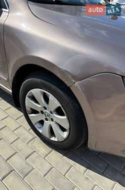 Лифтбек Skoda Superb 2012 в 