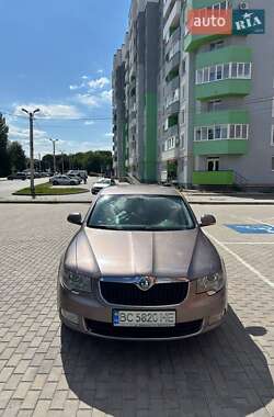 Лифтбек Skoda Superb 2012 в 