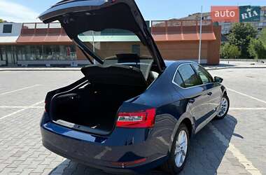 Лифтбек Skoda Superb 2015 в 