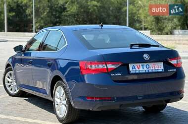 Лифтбек Skoda Superb 2015 в 