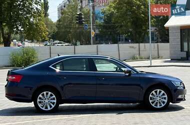 Лифтбек Skoda Superb 2015 в 