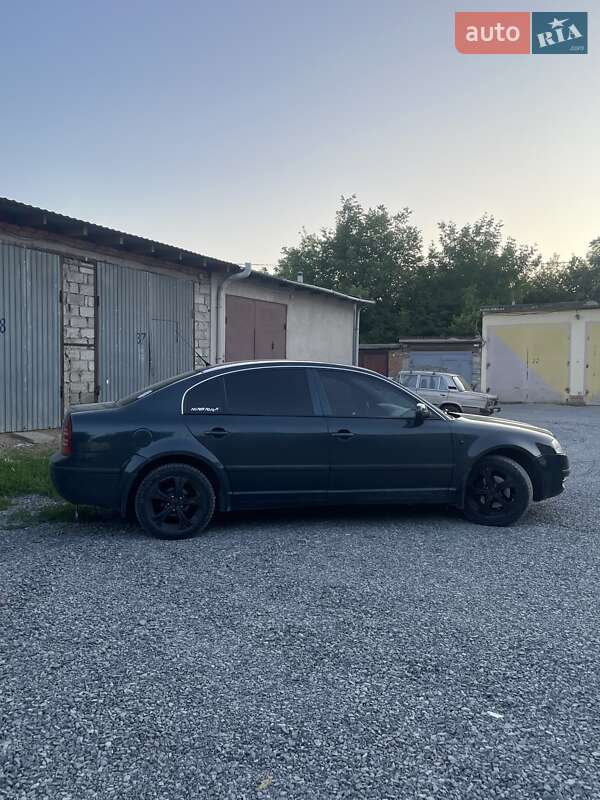 Лифтбек Skoda Superb 2003 в Каменец-Подольском