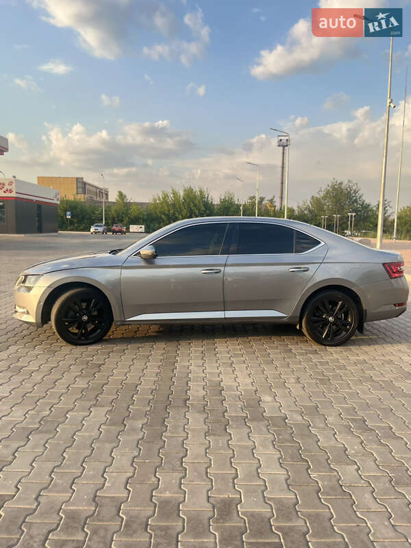 Лифтбек Skoda Superb 2016 в Ирпене