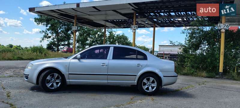 Лифтбек Skoda Superb 2004 в Сарнах