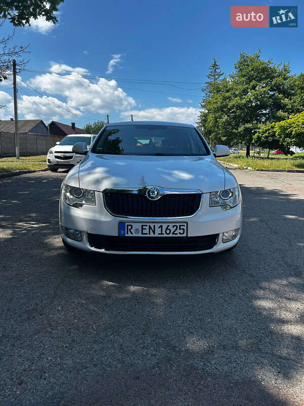 Лифтбек Skoda Superb 2013 в Черновцах