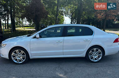 Лифтбек Skoda Superb 2013 в 