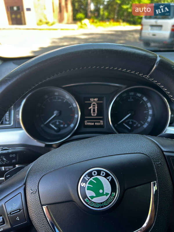 Лифтбек Skoda Superb 2013 в Черновцах