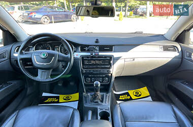 Лифтбек Skoda Superb 2012 в 