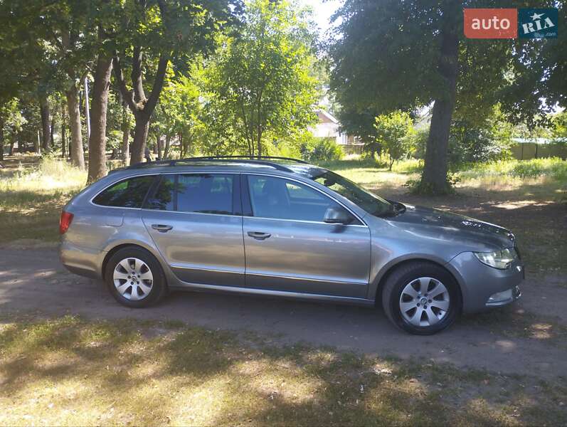 Універсал Skoda Superb 2011 в Лубнах
