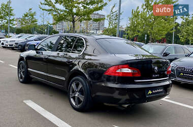 Лифтбек Skoda Superb 2012 в 