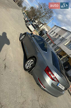 Лифтбек Skoda Superb 2016 в 