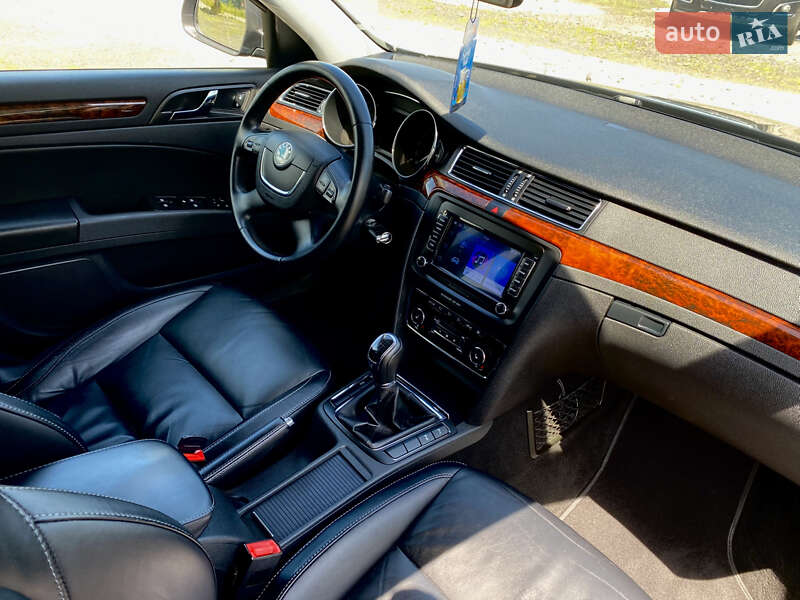 Універсал Skoda Superb 2011 в Рівному