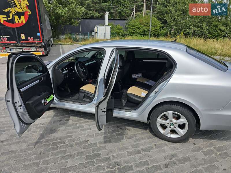 Лифтбек Skoda Superb 2010 в Львове