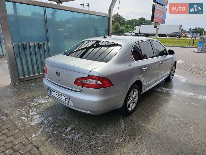 Лифтбек Skoda Superb 2010 в Львове