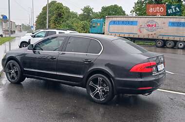Лифтбек Skoda Superb 2013 в 