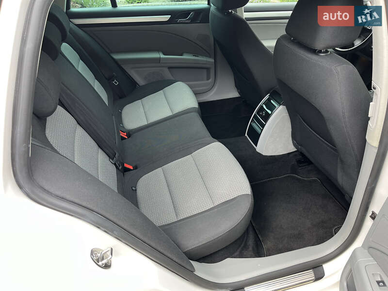 Універсал Skoda Superb 2011 в Рівному