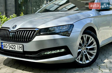 Лифтбек Skoda Superb 2022 в 