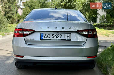 Лифтбек Skoda Superb 2022 в 